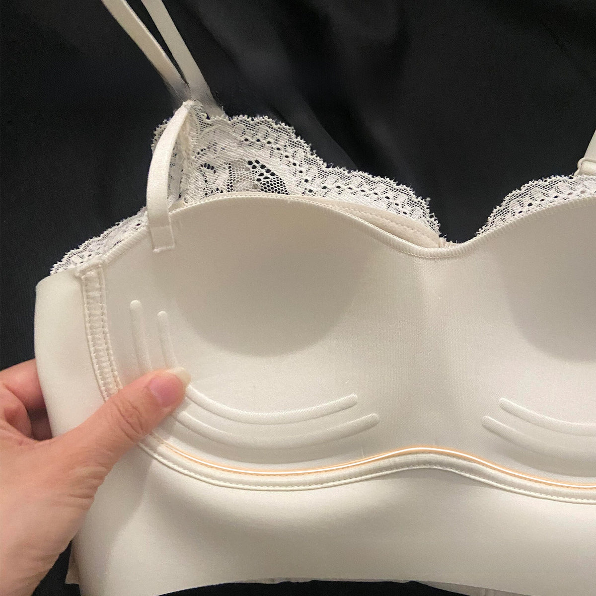 Camisola de encaje francés con almohadillas en el pecho