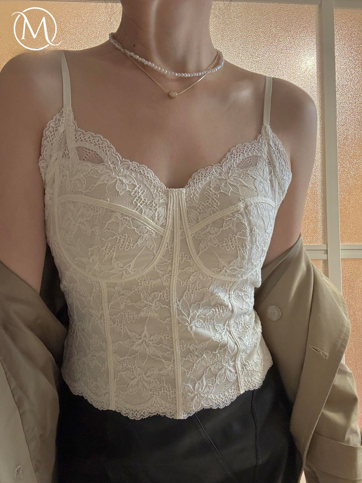 Camisola de encaje francés con almohadillas en el pecho