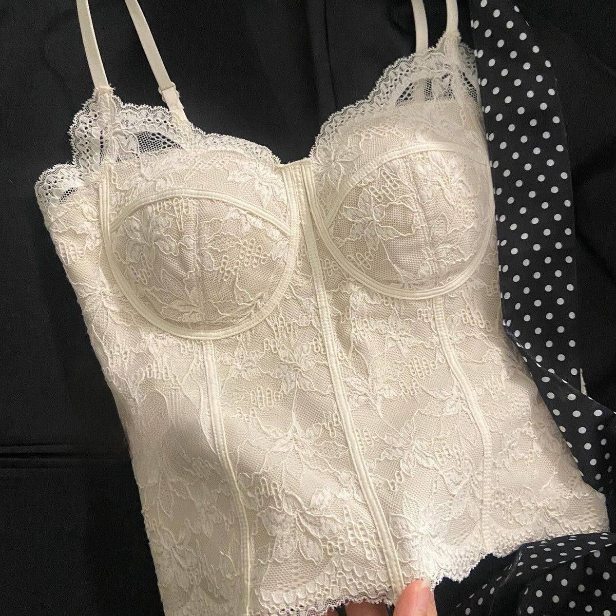 Camisola de encaje francés con almohadillas en el pecho