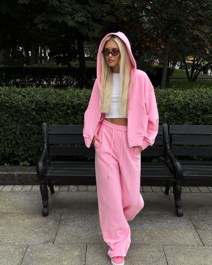 Cárdigan con capucha y cremallera y pantalones para mujer