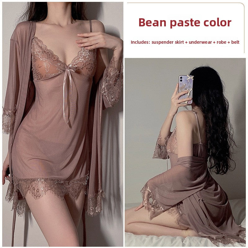 Camisón con tirantes ajustables y encaje